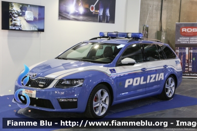 Skoda Octavia RS Wagon IV serie
Polizia di Stato
Polizia Stradale in servizio sull'Autostrada A4
Autostrada Brescia-Verona-Vicenza-Padova
Allestimento Bertazzoni Veicoli Speciali
Decorazione Grafica Artlantis
POLIZIA M1559
Parole chiave: Skoda Octavia_RS_Wagon_IVserie POLIZIAM1559