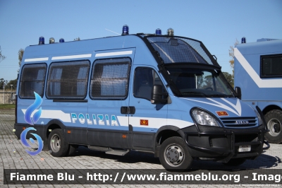 Iveco Daily IV serie
Polizia di Stato
I Reparto Mobile di Roma
POLIZIA F9665
Parole chiave: Iveco Daily_IVserie POLIZIAF9665