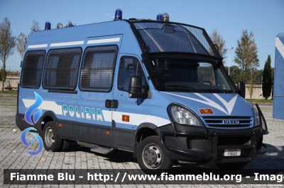 Iveco Daily IV serie
Polizia di Stato
I Reparto Mobile di Roma
POLIZIA F9665
Parole chiave: Iveco Daily_IVserie POLIZIAF9665