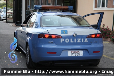 Alfa Romeo 159
Polizia di Stato
Polizia Stradale
POLIZIA F7309
Qui fotografata al 1° International
Air Show del Vastese
Parole chiave: Alfa-Romeo 159 POLIZIAF7309