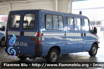 Fiat Ducato II serie
Polizia di Stato
I Reparto Mobile di Roma
POLIZIA D8435
Parole chiave: Fiat Ducato_IIserie POLIZIAD8435