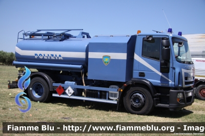 Iveco EuroCargo 180E30 III serie 
Polizia di Stato
Servizio Aereo
Autorifornitore in servizio presso il 11° Reparto Volo Pescara
POLIZIA H0857
Qui fotografato al 1° International
Air Show del Vastese
Parole chiave: Iveco EuroCargo_180E30_IIIserie POLIZIAH0857