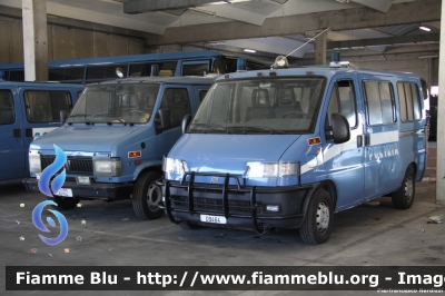 Fiat Ducato II serie
Polizia di Stato
I Reparto Mobile di Roma
POLIZIA D9464
Parole chiave: Fiat Ducato_IIserie POLIZIAD9464