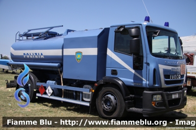 Iveco EuroCargo 180E30 III serie 
Polizia di Stato
Servizio Aereo
Autorifornitore in servizio presso il 11° Reparto Volo Pescara
POLIZIA H0857
Qui fotografato al 1° International
Air Show del Vastese
Parole chiave: Iveco EuroCargo_180E30_IIIserie POLIZIAH0857