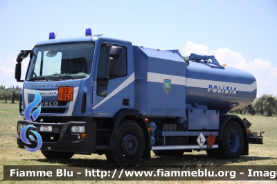 Iveco EuroCargo 180E30 III serie 
Polizia di Stato
Servizio Aereo
Autorifornitore in servizio presso il 11° Reparto Volo Pescara
POLIZIA H0857
Qui fotografato al 1° International
Air Show del Vastese
Parole chiave: Iveco EuroCargo_180E30_IIIserie POLIZIAH0857