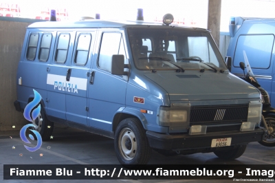 Fiat Ducato I serie II restyle
Polizia di Stato
I Reparto Mobile di Roma
POLIZIA A9056
Parole chiave: Fiat Ducato_Iserie_IIrestyle POLIZIAA9056