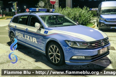 Volkswagen Passat Variant VIII serie
Polizia di Stato
Polizia Stradale in servizio sulla rete autostradale SALT
POLIZIA M0646
Parole chiave: Volkswagen Passat_Variant_VIIIserie POLIZIAM0646