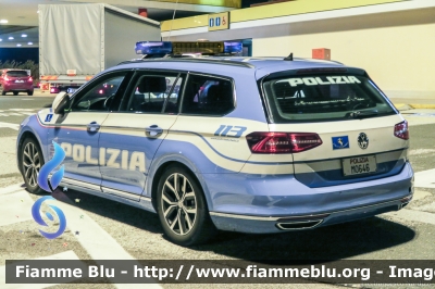 Volkswagen Passat Variant VIII serie
Polizia di Stato
Polizia Stradale in servizio sulla rete autostradale SALT
POLIZIA M0646
Parole chiave: Volkswagen Passat_Variant_VIIIserie POLIZIAM0646