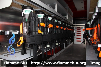 Iveco Daily V serie
Vigili del Fuoco
Comando Provinciale di Roma
Carro Aria Allestimento Innova-Bollanti
Acquistato con il contributo
di A.T.A.C. S.p.A. per gli interventi
all'interno delle Gallerie
della Metropolitana di Roma

Si ringrazia Innova-Bollanti e Iveco Romana Diesel per la collaborazione
Parole chiave: Iveco Daily_Vserie