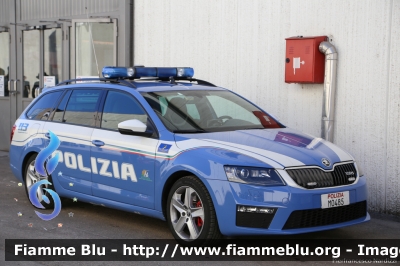 Skoda Octavia RS Wagon IV serie
Polizia di Stato
Polizia Stradale in servizio sull'Autostrada A4
Autostrada Brescia-Verona-Vicenza-Padova
Allestimento Bertazzoni Veicoli Speciali
Decorazione Grafica Artlantis
POLIZIA M0485
Parole chiave: Skoda Octavia_RS_Wagon_IVserie POLIZIAM0485