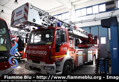 Iveco EuroFire 150E28 II serie
Vigili del Fuoco
AutoScala da 30 metri allestimento Iveco-Magirus
fotografata presso l'officina Iveco Luigi Ferrari
VF 22945
Parole chiave: Iveco EuroFire_150E28_IIserie VF22945