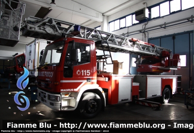 Iveco EuroFire 150E27 I serie
Vigili del Fuoco
AutoScala da 37 metri allestimento Iveco-Magirus
fotografata presso l'officina Iveco Luigi Ferrari
VF 22234
Parole chiave: Iveco EuroFire_150E27_Iserie VF22234