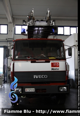 Iveco 190-26
Vigili del Fuoco
Comando Provinciale di Macerata
AutoScala allestimento Iveco-Magirus
fotografata presso l'officina Iveco Luigi Ferrari
VF 17110
Parole chiave: Iveco 190-26 VF17110