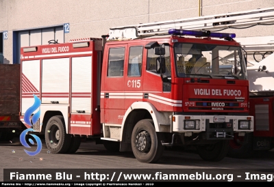 Iveco EuroFire 140E28 4x4 I serie
Vigili del Fuoco
Comando Provinciale di Viterbo
Distaccamento di Civita Castellana (VT)
AutoPompaSerbatoio allestimento Iveco-Magirus
fotografata presso l'officina Iveco Luigi Ferrari
VF 22698
Parole chiave: Iveco EuroFire_140E28_4x4_Iserie VF22698