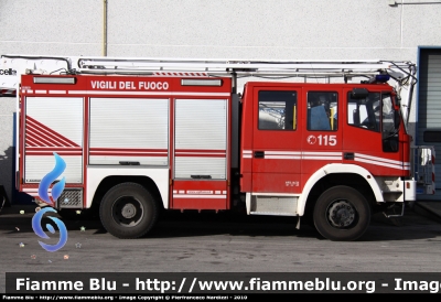 Iveco EuroFire 140E28 4x4 I serie
Vigili del Fuoco
Comando Provinciale di Viterbo
Distaccamento di Civita Castellana (VT)
AutoPompaSerbatoio allestimento Iveco-Magirus
fotografata presso l'officina Iveco Luigi Ferrari
VF 22698
Parole chiave: Iveco EuroFire_140E28_4x4_Iserie VF22698