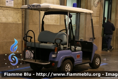 Melex 9431
Polizia Ferroviaria
Veicolo elettrico
in servizio presso la stazione
ferroviaria di Milano Centrale
Parole chiave: Melex 9431 golf_cart veicolo_elettrico