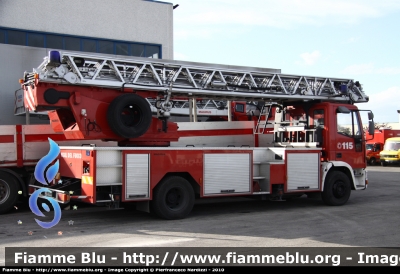 Iveco EuroFire 150E27 I serie
Vigili del Fuoco
Comando Provinciale di Perugia
Fotografato presso l'officina Iveco Luigi Ferrari
VF 19390
Parole chiave: Iveco EuroFire_150E27_Iserie VF19390