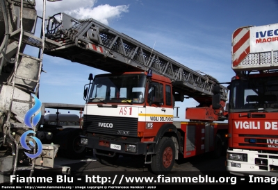 Iveco 330-35
Vigili del Fuoco
Comando Provinciale di Napoli
AutoScala da 50 metri allestimento Magirus-Macchi 
fotografata presso l'officina Iveco Luigi Ferrari
VF 15881
Parole chiave: Iveco 330-35 VF15881