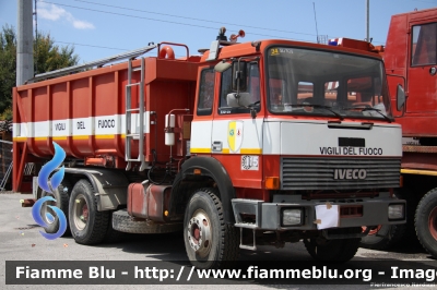 Iveco 330-26 
Vigili del Fuoco
Comando Provinciale di Grosseto
Autocarro con allestimento scarrabile
per trasporto acqua potabile
VF 17302
Parole chiave: Iveco 330-26 VF17302