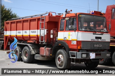 Iveco 330-26 
Vigili del Fuoco
Comando Provinciale di Grosseto
Autocarro con allestimento scarrabile
per trasporto acqua potabile
VF 17302
Parole chiave: Iveco 330-26 VF17302