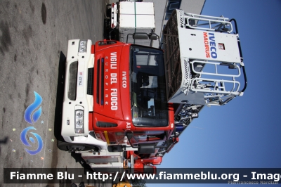 Iveco EuroFire 150E28 II serie
Vigili del Fuoco
Comando Provinciale di Napoli
AutoScala da 30 metri allestimento Iveco-Magirus
fotografata presso l'officina Iveco Luigi Ferrari
VF 22944
Parole chiave: Iveco EuroFire_150E28_IIserie VF22944