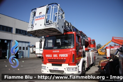 Iveco EuroFire 150E28 II serie
Vigili del Fuoco
Comando Provinciale di Napoli
AutoScala da 30 metri allestimento Iveco-Magirus
fotografata presso l'officina Iveco Luigi Ferrari
VF 22944
Parole chiave: Iveco EuroFire_150E28_IIserie VF22944