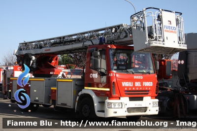 Iveco EuroFire 150E28 II serie
Vigili del Fuoco
Comando Provinciale di Napoli
AutoScala da 30 metri allestimento Iveco-Magirus
fotografata presso l'officina Iveco Luigi Ferrari
VF 22944
Parole chiave: Iveco EuroFire_150E28_IIserie VF22944