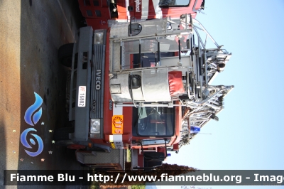 Iveco Zeta 109-14
Vigili del Fuoco
Comando Provinciale di Chieti
Distaccamento di Ortona (CH)
AutoScala allestimento Iveco-Magirus
Fotografata presso l'officina Iveco Luigi Ferrari
VF 16882
Parole chiave: Iveco Zeta_109-14 VF16882