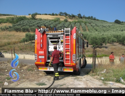 Iveco Stralis AF190S40 I serie
Vigili del Fuoco
Comando Provinciale di Chieti
Distaccamento di Vasto (CH)
AutoPompaSerbatoio allestimento Iveco-Magirus
fotografata durante un intervento
VF 23646
Parole chiave: Iveco Stralis_AF190S40_Iserie VF23646