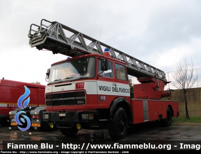 Fiat 684N
Vigili del Fuoco
Comando Provinciale di Pescara
Distaccamento di Alanno (PE)
AutoScala allestimento Magirus-Macchi
Fotografata presso l'officina Iveco Luigi Ferrari
VF 10038

Parole chiave: Fiat 684N VF10038