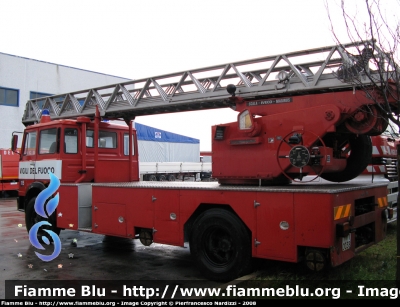 Fiat 684N
Vigili del Fuoco
Comando Provinciale di Pescara
Distaccamento di Alanno (PE)
AutoScala allestimento Magirus-Macchi
Fotografata presso l'officina Iveco Luigi Ferrari
VF 10038

Parole chiave: Fiat 684N VF10038