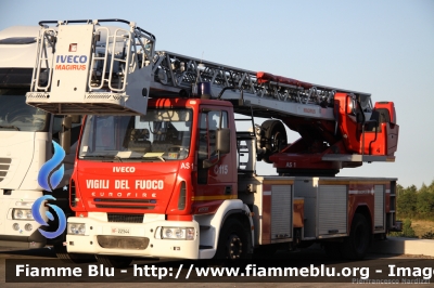 Iveco EuroFire 150E28 II serie
Vigili del Fuoco
Comando Provinciale di Napoli
AutoScala da 30 metri allestimento Iveco-Magirus
fotografata presso l'officina Iveco Luigi Ferrari
VF 22944
Parole chiave: Iveco EuroFire_150E28_IIserie VF22944