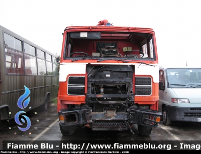 Fiat Iveco 697
Vigili del Fuoco
Comando Provinciale di Pescara
AutoIdroSchiuma storica
Allestimento Chinetti
Ex Distaccamento Aeroportuale di Pescara.
Qui fotografato presso l'officina Iveco Luigi Ferrari

Parole chiave: Fiat Iveco 697 Chinetti