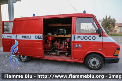 Fiat 242E
Vigili del Fuoco
Comando Provinciale di Chieti
Distaccamento di Lanciano (CH)
Carro Allagamenti
Ancora in uso
VF 13244 
Parole chiave: Fiat 242E VF13244