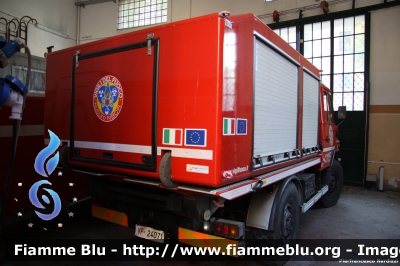 Iveco VM90
Vigili del Fuoco
Comando Provinciale di Roma
Distaccamento Cittadino di Ostiense
Nucleo NBCR
allestimento Baggio & De Sordi
VF 24071
Parole chiave: Iveco VM90 VF24071