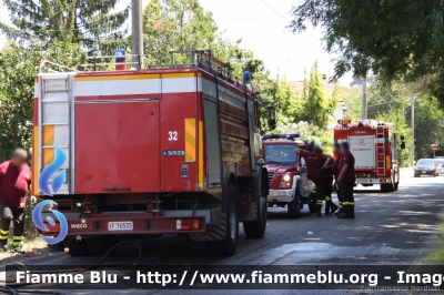 Iveco 190-26
Vigili del Fuoco
Comando Provinciale di Campobasso
Distaccamento di Termoli (CB)
AutoBottePompa allestimento Baribbi
VF 16555 
fotografata durante un intervento 
Parole chiave: Iveco 190-26 VF16555