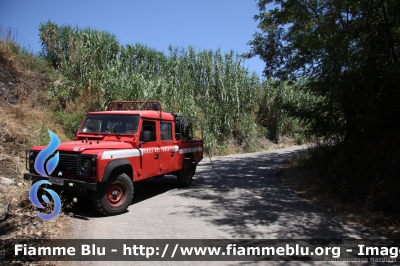 Land Rover Defender 130
Vigili del Fuoco
Comando Provinciale di Chieti
Distaccamento di Vasto (CH)
VF 19284
fotografato durante un intervento 
Parole chiave: Land-Rover Defender_130 VF19284