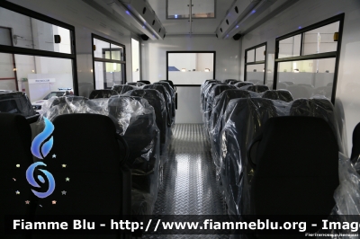 Iveco EuroCargo 150E24 III serie
Autobus 4x4 realizzato 
per un cliente estero
Veicolo promozionale di Officine Italia
In esposizione al Reas 2013
Parole chiave: Iveco EuroCargo_150E24_IIIserie Reas_2013