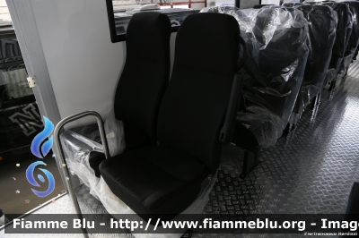 Iveco EuroCargo 150E24 III serie
Autobus 4x4 realizzato 
per un cliente estero
Veicolo promozionale di Officine Italia
In esposizione al Reas 2013
Parole chiave: Iveco EuroCargo_150E24_IIIserie Reas_2013