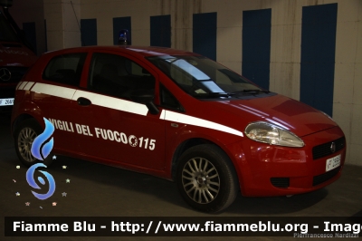 Fiat Grande Punto
Vigili del Fuoco
Comando Provinciale de L'Aquila
Autovettura 3 porte
VF 25595
Parole chiave: Fiat Grande_Punto VF25595