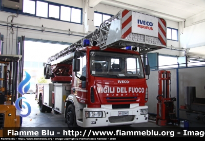 Iveco EuroFire 150E28 II serie
Vigili del Fuoco
Comando Provinciale di Viterbo
AutoScala da 30 metri allestimento Iveco-Magirus
fotografata presso l'officina Iveco Luigi Ferrari
VF 22942
Parole chiave: Iveco EuroFire_150E28_IIserie VF22942