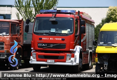 Volvo FL 280 III serie
Vigili del Fuoco
Comando provinciale de L'Aquila
AutoPompaSerbatoio allestimento Bai
fotografata presso l'officina Iveco Luigi Ferrari
VF 25569
Parole chiave: Volvo FL280_IIIserie VF25569