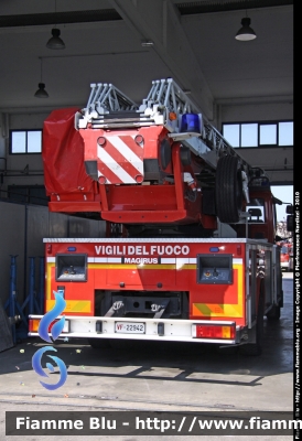 Iveco EuroFire 150E28 II serie
Vigili del Fuoco
Comando Provinciale di Viterbo
AutoScala da 30 metri allestimento Iveco-Magirus
fotografata presso l'officina Iveco Luigi Ferrari
VF 22942
Parole chiave: Iveco EuroFire_150E28_IIserie VF22942