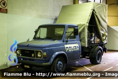 Fiat 616
Polizia di Stato
Reparto Mobile
POLIZIA 50059
*Conservato presso il Museo dell'Autocentro della Polizia di Stato di Milano* 
Parole chiave: Fiat 616 POLIZIA50059