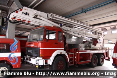 Iveco 330-30
Vigili del Fuoco
Comando Provinciale di Padova
Snorkel
VF 14673
Parole chiave: Iveco 330-30 VF14673