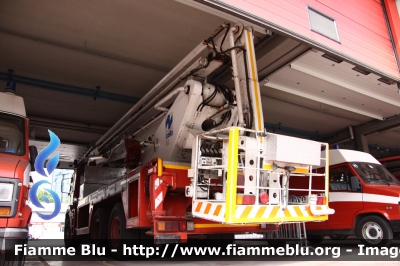 Iveco 330-30
Vigili del Fuoco
Comando Provinciale di Padova
Snorkel
VF 14673
Parole chiave: Iveco 330-30 VF14673