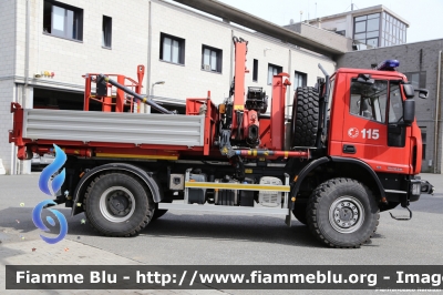 Iveco EuroCargo 150E28 4x4 III serie
Vigili del Fuoco
Comando Provinciale di La Spezia
Colonna Mobile Regionale
Autocarro esemplare unico
con allestimento scarrabile a Gancio
VF 26317
Parole chiave: Iveco EuroCargo-150E28_4x4_IIIserie VF26317