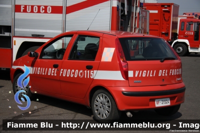 Fiat Punto II serie
Vigili del Fuoco
VF 21524
Parole chiave: Fiat Punto_IIserie VF21524