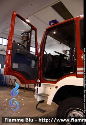 Iveco EuroFire 140E30 4x4 II serie
Vigili del Fuoco
Comando Provinciale di Teramo
Distaccamento di Nereto (TE)
AutoPompaSerbatoio allestimento Iveco-Magirus
fotografata presso l'officina Iveco Luigi Ferrari
VF 25341
Parole chiave: Iveco EuroFire_140E30_4x4_IIserie VF25341