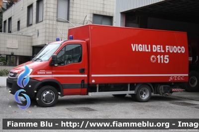 Iveco Daily IV serie restyle 
Vigili del Fuoco
Comando Provinciale di Roma
Distaccamento Cittadino Nomentano
Carro Aria allestimento Baggio & De Sordi
Esemplare unico
VF 26701
Parole chiave: Iveco Daily_IVserie_restyle VF26701